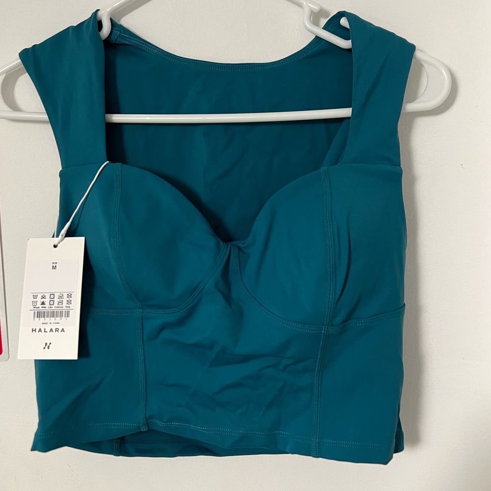 Halara sweetheart neck adjustable cropped running tank top